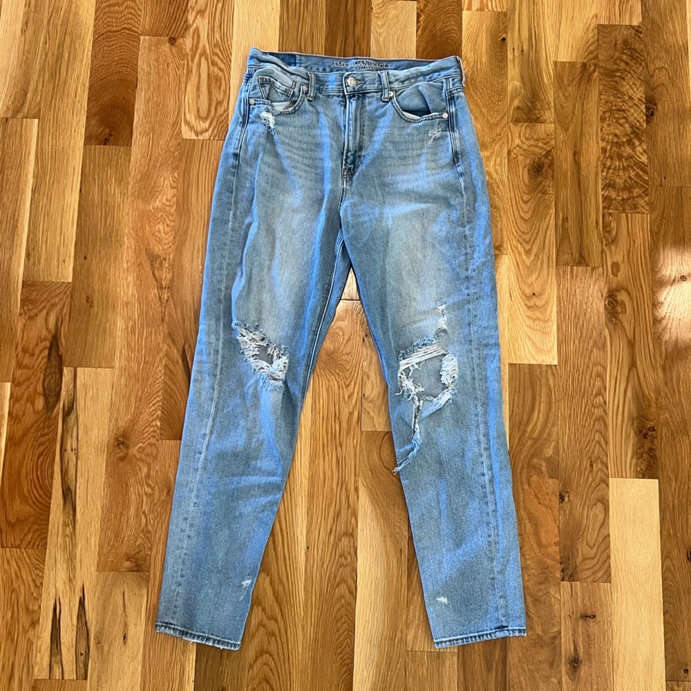AE distressed mom Jean size 8 long